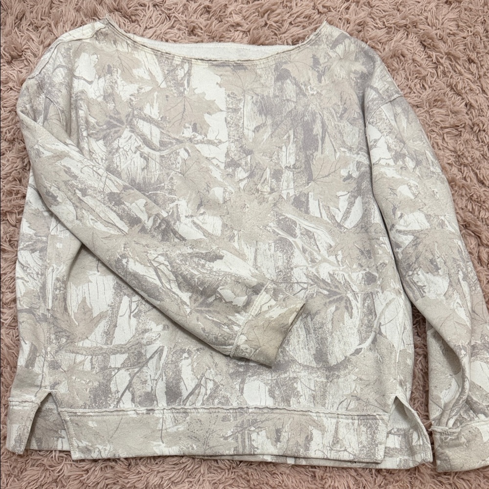 Hollister Cream and Gray Sweatshirt